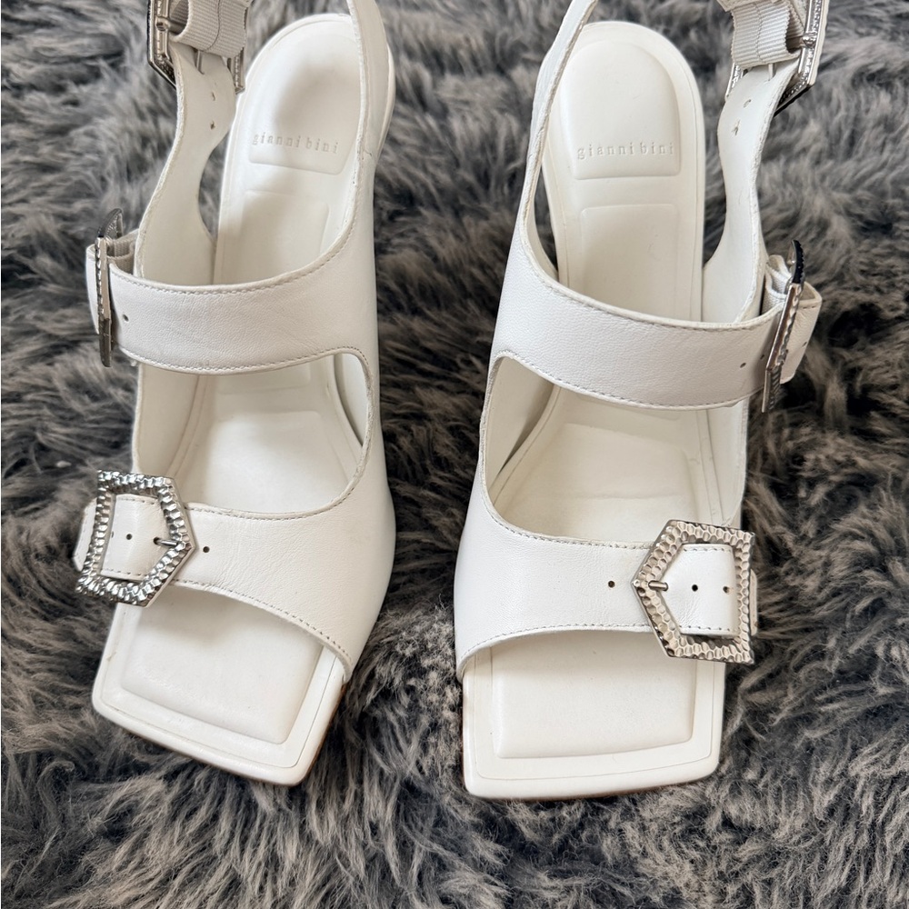 Elegant White Sandals with Buckle Detail
